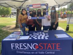 Students promote the Enseñamos program.