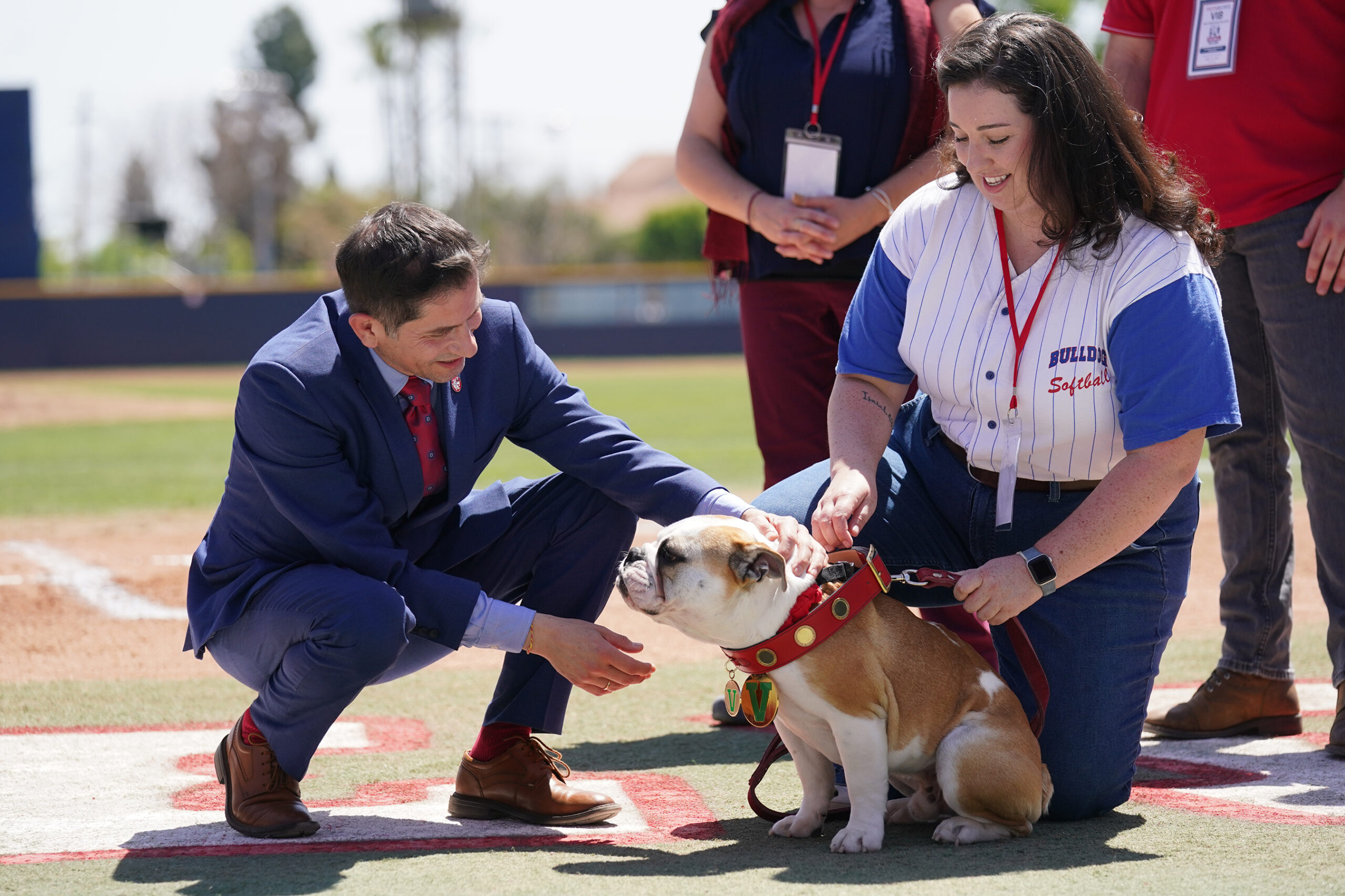 Fresno State President Saul Jimenez-Sandoval places the ceremonial collar on Victor E. Bulldog IV.