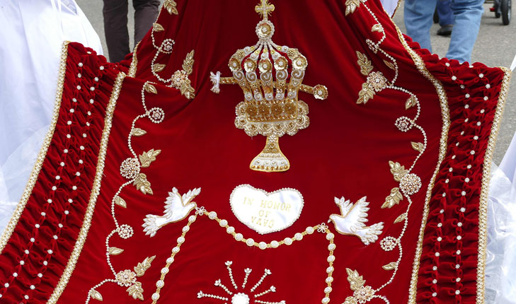 The queen's cape.