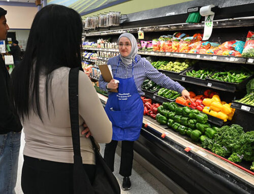 Grocery tours emphasize fruit and vegetable options